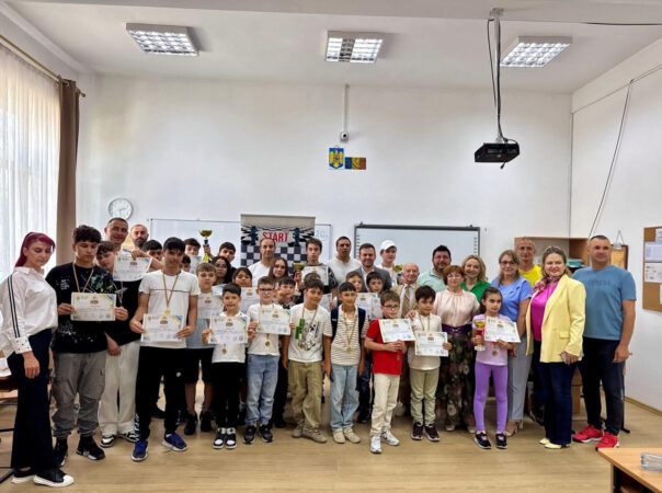 „Prietenii Șahului” a adus la Răzvad zeci de copii pasionați de sportul minții „Prietenii Șahului” a adus la Răzvad zeci de copii pasionați de sportul minții