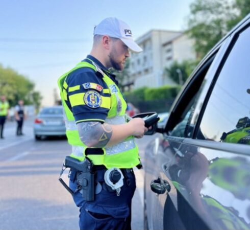 Șoselele din Dâmbovița, pline de inconștiență: trei șoferi prinși fără permis într-o singură zi Șoselele din Dâmbovița, pline de inconștiență: trei șoferi prinși fără permis într-o singură zi