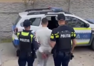Tânăr din Târgoviște reținut de polițiști: a condus cu permisul anulat și sub influența alcoolului Tânăr din Târgoviște reținut de polițiști: a condus cu permisul anulat și sub influența alcoolului
