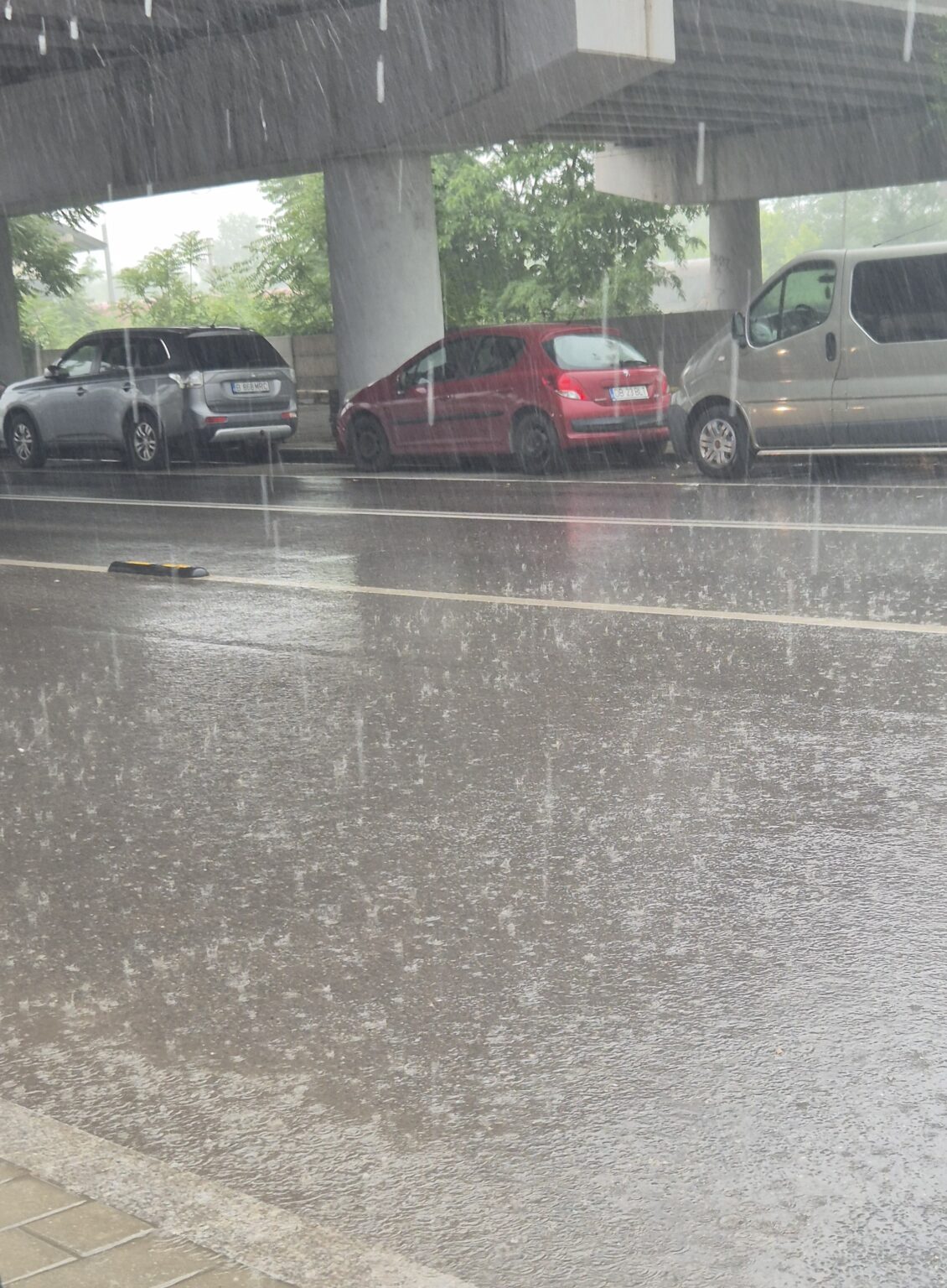 Vreme capricioasă în Dâmbovița! Umbrela nu trebuie să lipsească din geantă în următoarele zile Vreme capricioasă în Dâmbovița! Umbrela nu trebuie să lipsească din geantă în următoarele zile