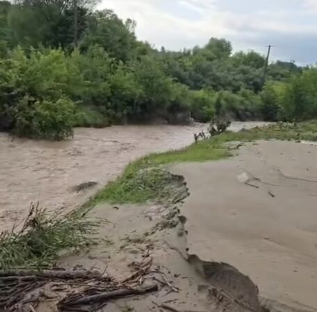 ZONA BREBU – RÂU ALB, SUB AMENINȚAREA VIITURILOR DUPĂ NOI PLOI TORRENȚIALE