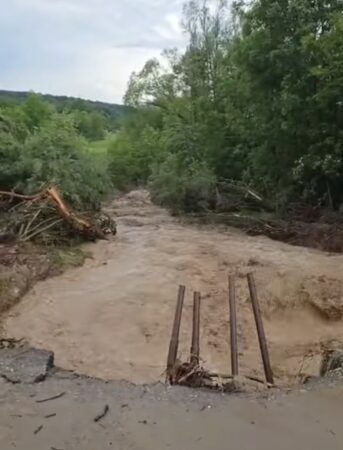 ZONA BREBU – RÂU ALB, SUB AMENINȚAREA VIITURILOR DUPĂ NOI PLOI TORRENȚIALE