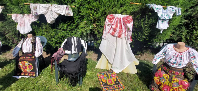 Ziua Universală a Iei, celebrată la Centrul Județean de Cultură Dâmbovița. Tradiția românească, pusă în valoare prin expoziții și momente artistice