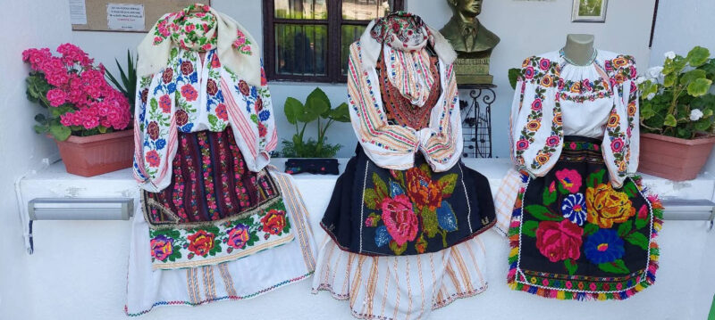 Ziua Universală a Iei, celebrată la Centrul Județean de Cultură Dâmbovița. Tradiția românească, pusă în valoare prin expoziții și momente artistice