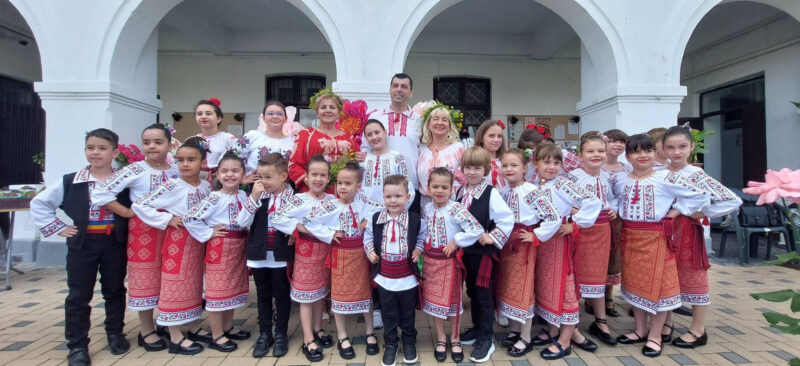 Ziua Universală a Iei, celebrată la Centrul Județean de Cultură Dâmbovița. Tradiția românească, pusă în valoare prin expoziții și momente artistice