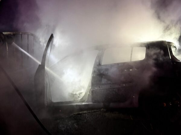 Accident grav la Adânca! Un autoturism a luat foc după ce s-a izbit de un cap de pod Accident grav la Adânca! Un autoturism a luat foc după ce s-a izbit de un cap de pod