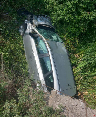 Accident pe DN 72, în afara localității Suta Seacă. O femeie și doi copii au ajuns la spital Accident pe DN 72, în afara localității Suta Seacă. O femeie și doi copii au ajuns la spital