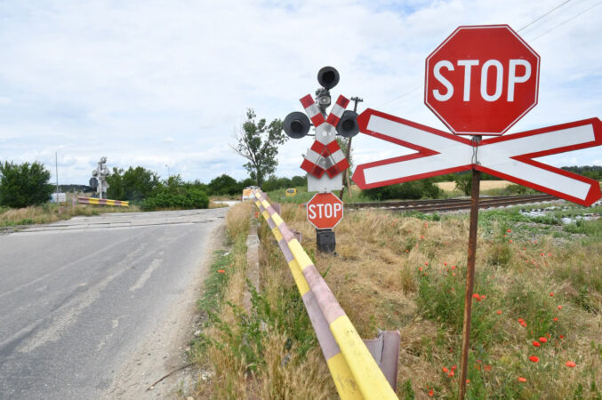 Atenție, șoferi! Circulație restricționată la trecerea la nivel cu calea ferată de pe DC 43A, în Răcari Atenție, șoferi! Circulație restricționată la trecerea la nivel cu calea ferată de pe DC 43A, în Răcari
