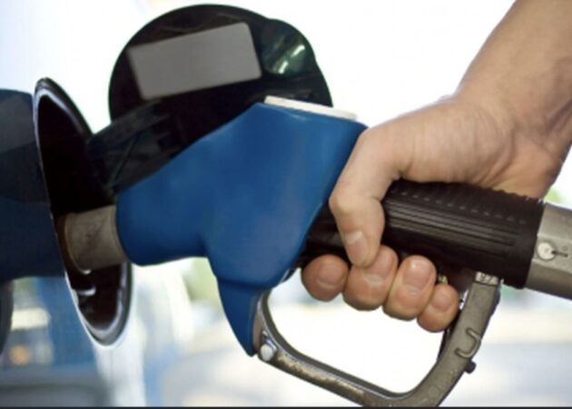 Carburanții s-au scumpit deja la pompă: Guvernul Bolojan doarme Carburanții s-au scumpit deja la pompă: Guvernul Bolojan doarme