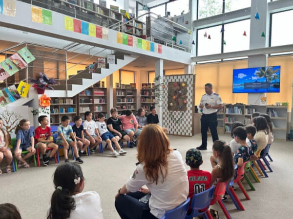 Copiii învață să fie responsabili la „Vacanța la Bibliotecă”. Lecții despre siguranță, bullying și apelul corect la 112 Copiii învață să fie responsabili la „Vacanța la Bibliotecă”. Lecții despre siguranță, bullying și apelul corect la 112