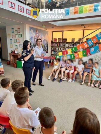 Copiii învață să fie în siguranță în vacanță. O nouă acțiune preventivă a polițiștilor dâmbovițeni la Biblioteca Județeană Copiii învață să fie în siguranță în vacanță. O nouă acțiune preventivă a polițiștilor dâmbovițeni la Biblioteca Județeană
