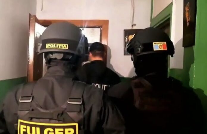 Doi proxeneți coordonau activitatea din Penitenciarul Mărgineni 