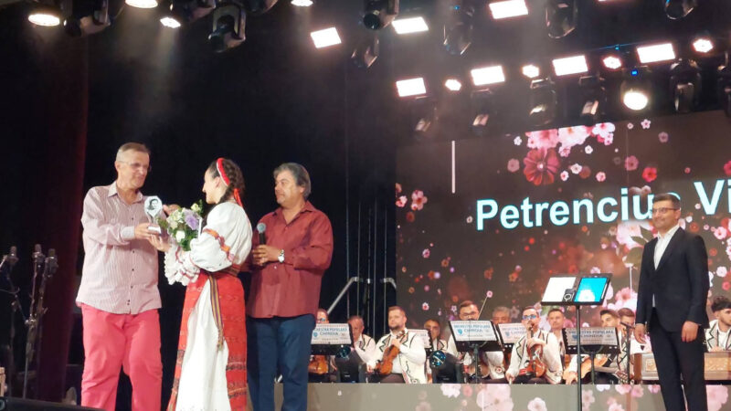 Trofeul Festivalului Național „Ileana Sărăroiu” 2026 a ajuns în Maramureș! Trofeul Festivalului Național „Ileana Sărăroiu” 2026 a ajuns în Maramureș!
