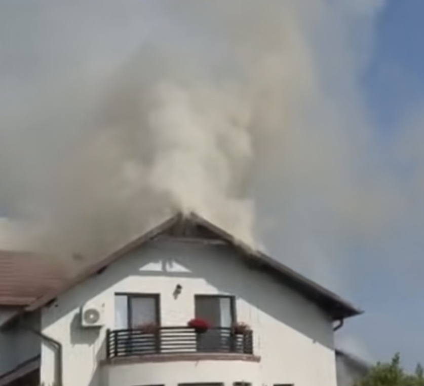 Incendiu puternic la o locuință din Văcărești