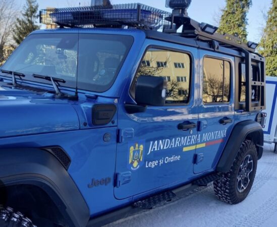 Atenție în Bucegi! Jandarmii montani din Dâmbovița, în sprijinul turiștilor pe vreme severă Atenție în Bucegi! Jandarmii montani din Dâmbovița, în sprijinul turiștilor pe vreme severă