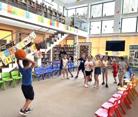 Jocurile copilăriei au adus voie bună la „Vacanță la Bibliotecă”