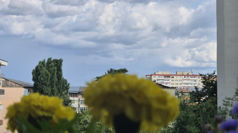 Meteorologii anunță o săptămână cu surprize în Dâmbovița: ploi, vânt și apoi peste 30 de grade. Meteorologii anunță o săptămână cu surprize în Dâmbovița: ploi, vânt și apoi peste 30 de grade.