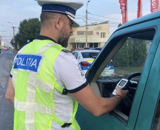 Pericol pe șoselele din Dâmbovița: un șofer fără permis și unul băut, opriți de polițiști
