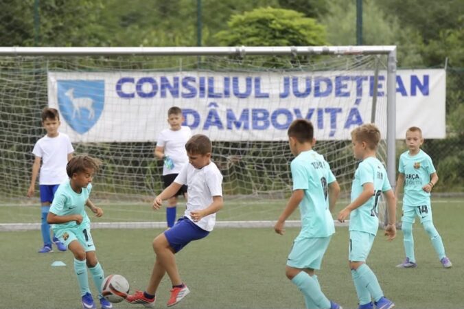 Spectacolul fotbalului juvenil a început la Târgoviște: Peste 350 de copii participă la Summer Trophy 