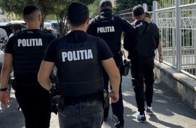 Tânăr de 19 ani, arestat preventiv pentru proxenetism. Ar fi exploatat două tinere în mai multe localități din Dâmbovița Tânăr de 19 ani, arestat preventiv pentru proxenetism. Ar fi exploatat două tinere în mai multe localități din Dâmbovița