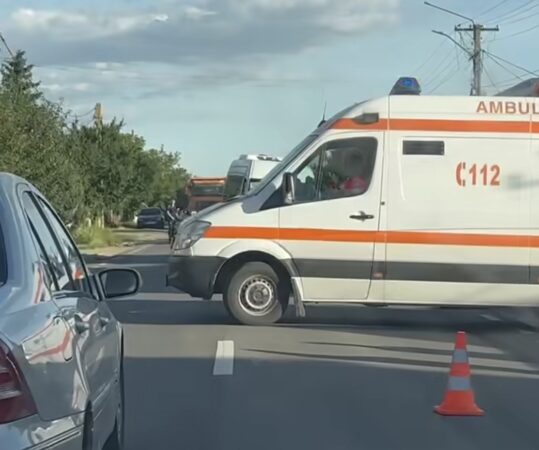 Tragedie pe DN1A! Biciclistul lovit de un TIR în Cătunu a murit la spital Tragedie pe DN1A! Biciclistul lovit de un TIR în Cătunu a murit la spital
