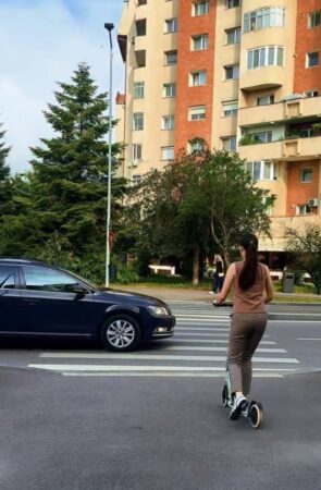 Trotinetele electrice, un pericol tot mai mare în trafic. Poliția vine cu recomandări pentru prevenirea accidentelor Trotinetele electrice, un pericol tot mai mare în trafic. Poliția vine cu recomandări pentru prevenirea accidentelor