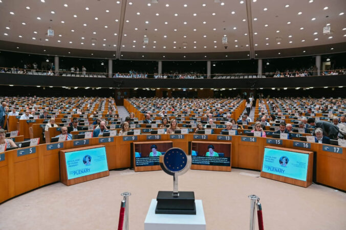 Vocea județului Dâmboviței s-a auzit la Bruxelles, în cadrul plenului Comitetului European al Regiunilor Vocea județului Dâmboviței s-a auzit la Bruxelles, în cadrul plenului Comitetului European al Regiunilor