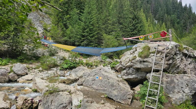 ACCES RESTRICȚIONAT ÎN ZONA ZĂNOAGA! POD DETERIORAT