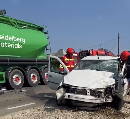 ACCIDENT GRAV PE DN 72! ȘOFERIȚĂ RĂNITĂ DUPĂ CE A INTRAT CU MAȘINA ÎNTR-UN CIMENTRUC