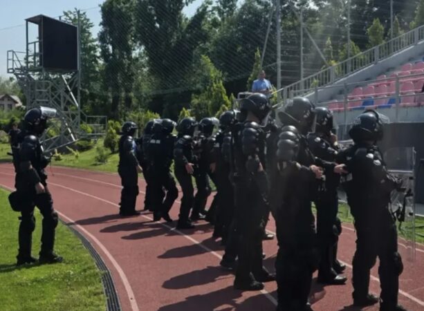 ALERTĂ DE SECURITATE LA TÂRGOVIȘTE! JANDARMII DÂMBOVIȚENI, MOBILIZARE DE AMPLOARE PENTRU FCSB – UTA ALERTĂ DE SECURITATE LA TÂRGOVIȘTE! JANDARMII DÂMBOVIȚENI, MOBILIZARE DE AMPLOARE PENTRU FCSB – UTA