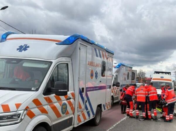 Ambulanța nu răpește. Ambulanța salvează! Un nou val de informații false sperie părinții pe rețelele sociale Ambulanța nu răpește. Ambulanța salvează! Un nou val de informații false sperie părinții pe rețelele sociale