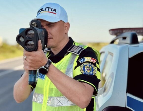 Atenție, șoferi! ROADPOL SPEED este în desfășurare în Dâmbovița. Radarele, pe drumurile județului Atenție, șoferi! ROADPOL SPEED este în desfășurare în Dâmbovița. Radarele, pe drumurile județului