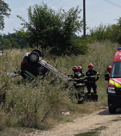 CARAMBOL PE DN 72A! TREI MAȘINI, IMPACT ÎN LANȚ ȘI O FEMEIE LA SPITAL
