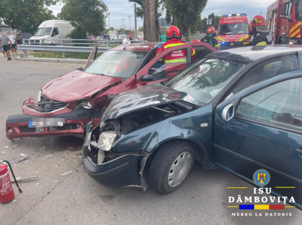 Coliziune în lanț pe Calea Ialomiței, în Târgoviște. Un șofer a ajuns la spital Coliziune în lanț pe Calea Ialomiței, în Târgoviște. Un șofer a ajuns la spital