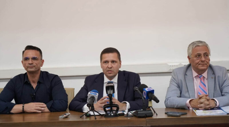 Președintele CJ, Corneliu Ștefan: Dâmbovița are proiecte și investiții de aproximativ 3 miliarde de euro Președintele CJ, Corneliu Ștefan: Dâmbovița are proiecte și investiții de aproximativ 3 miliarde de euro