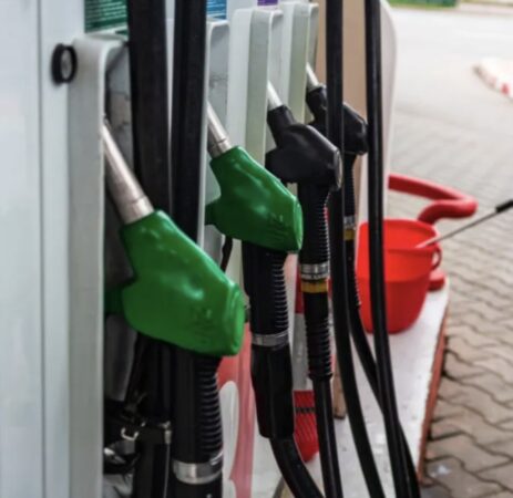 Criza carburanților este din nou oficială. Iar nota de plată ajunge, ca de obicei, la consumator Criza carburanților este din nou oficială. Iar nota de plată ajunge, ca de obicei, la consumator