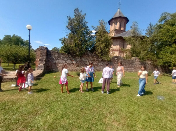Curtea Domnească din Târgoviște a prins viață! Sute de momente speciale pentru copiii participanți la "Vacanță la muzeu”