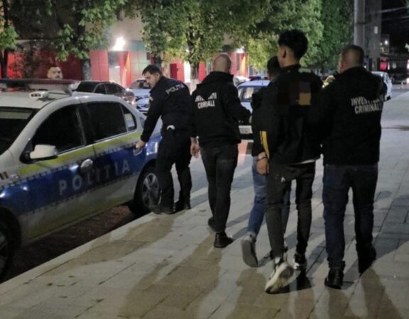 DOI ADOLESCENȚI DE 15 ANI, REȚINUȚI PENTRU TÂLHĂRIE LA TÂRGOVIȘTE DOI ADOLESCENȚI DE 15 ANI, REȚINUȚI PENTRU TÂLHĂRIE LA TÂRGOVIȘTE