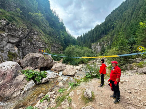 Drumul spre Scropoasa și 7 Izvoare, din nou accesibil după repararea podului Drumul spre Scropoasa și 7 Izvoare, din nou accesibil după repararea podului