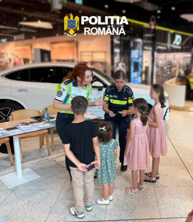 Educație rutieră pentru cei mici: polițiștii dâmbovițeni i-au învățat pe copii cum să fie în siguranță în trafic Educație rutieră pentru cei mici: polițiștii dâmbovițeni i-au învățat pe copii cum să fie în siguranță în trafic