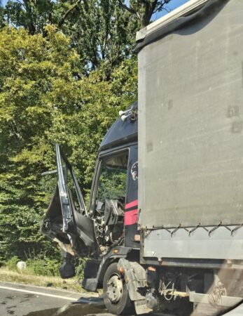 IMPACT VIOLENT PE DN72! CAMION INTRAT ÎN SPATELE UNUI TIR, LA DRAGODANA