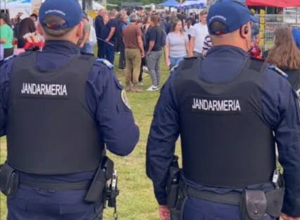 JANDARMII DÂMBOVIȚENI, ÎN ALERTĂ: MII DE OAMENI ÎN STRADĂ JANDARMII DÂMBOVIȚENI, ÎN ALERTĂ: MII DE OAMENI ÎN STRADĂ