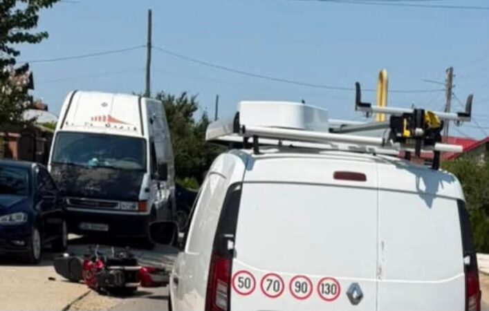MOTOCICLIST RĂNIT GRAV ÎN POIANA! IMPACT CU UN AUTOTURISM