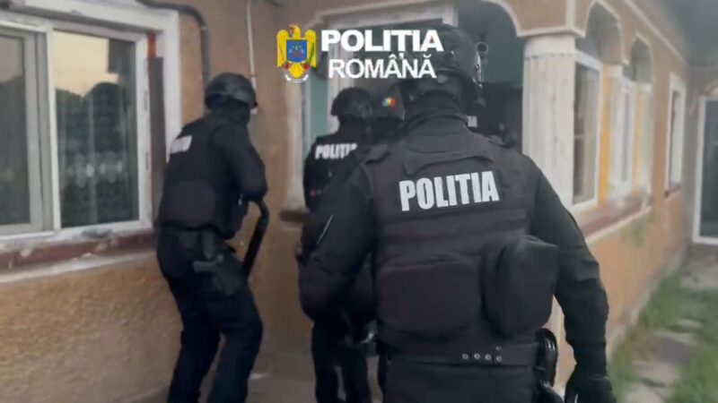 PERCHEZIȚII ÎN DÂMBOVIȚA: 421.000 DE LEI ȘI 2 TONE DE CUPRU, CONFISCATE ÎNTR-UN DOSAR DE FURT! 7 SUSPECȚI, ARESTAȚI 30 DE ZILE