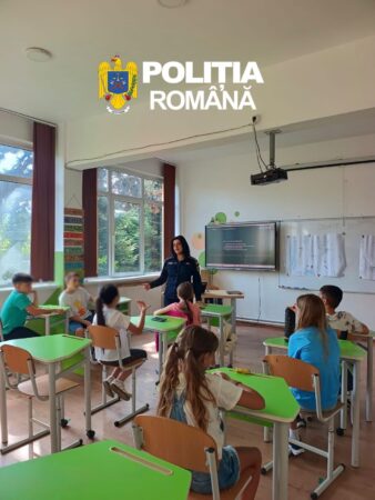 Polițiștii dâmbovițeni, alături de comunitate pentru o vară în siguranță! Polițiștii dâmbovițeni, alături de comunitate pentru o vară în siguranță!