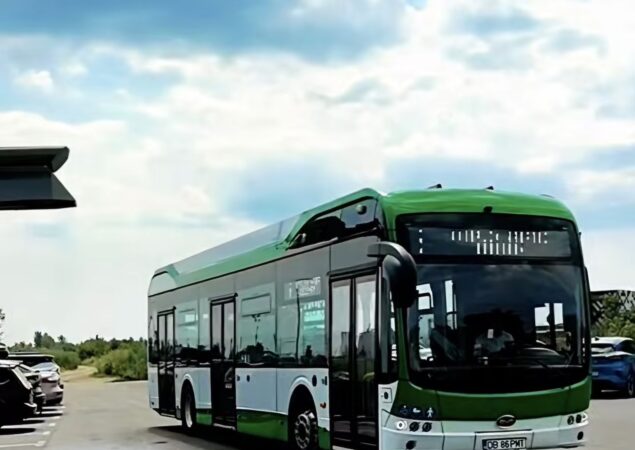  Primarul Daniel Cristian Stan a verificat transportul public din Târgoviște, în plină caniculă: „22-24 de grade în autobuze”