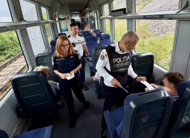 SELFIE-UL PE TREN NU IA LIKE-URI, IA VIEȚI! Polițiștii din Dâmbovița, acțiune de prevenire în gări SELFIE-UL PE TREN NU IA LIKE-URI, IA VIEȚI! Polițiștii din Dâmbovița, acțiune de prevenire în gări