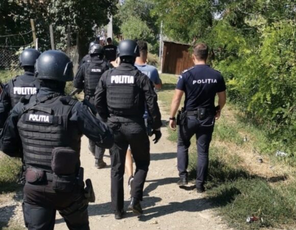 Șantaj și amenințări cu moartea: bărbat din Gura Foii, arestat preventiv Șantaj și amenințări cu moartea: bărbat din Gura Foii, arestat preventiv