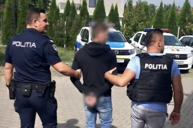 TÂLHĂRIE PE O STRADĂ DIN TÂRGOVIȘTE! DOI ADOLESCENȚI DE 15 ANI, REȚINUȚI DUPĂ CE AR FI AMENINȚAT ALȚI DOI MINORI ȘI LE-AR FI LUAT BANII TÂLHĂRIE PE O STRADĂ DIN TÂRGOVIȘTE! DOI ADOLESCENȚI DE 15 ANI, REȚINUȚI DUPĂ CE AR FI AMENINȚAT ALȚI DOI MINORI ȘI LE-AR FI LUAT BANII