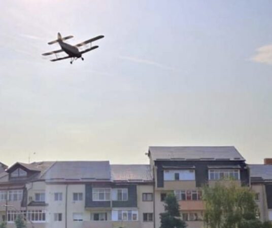Târgoviște: A doua acțiune de combatere a țânțarilor și insectelor, prin pulverizare aeriană Târgoviște: A doua acțiune de combatere a țânțarilor și insectelor, prin pulverizare aeriană